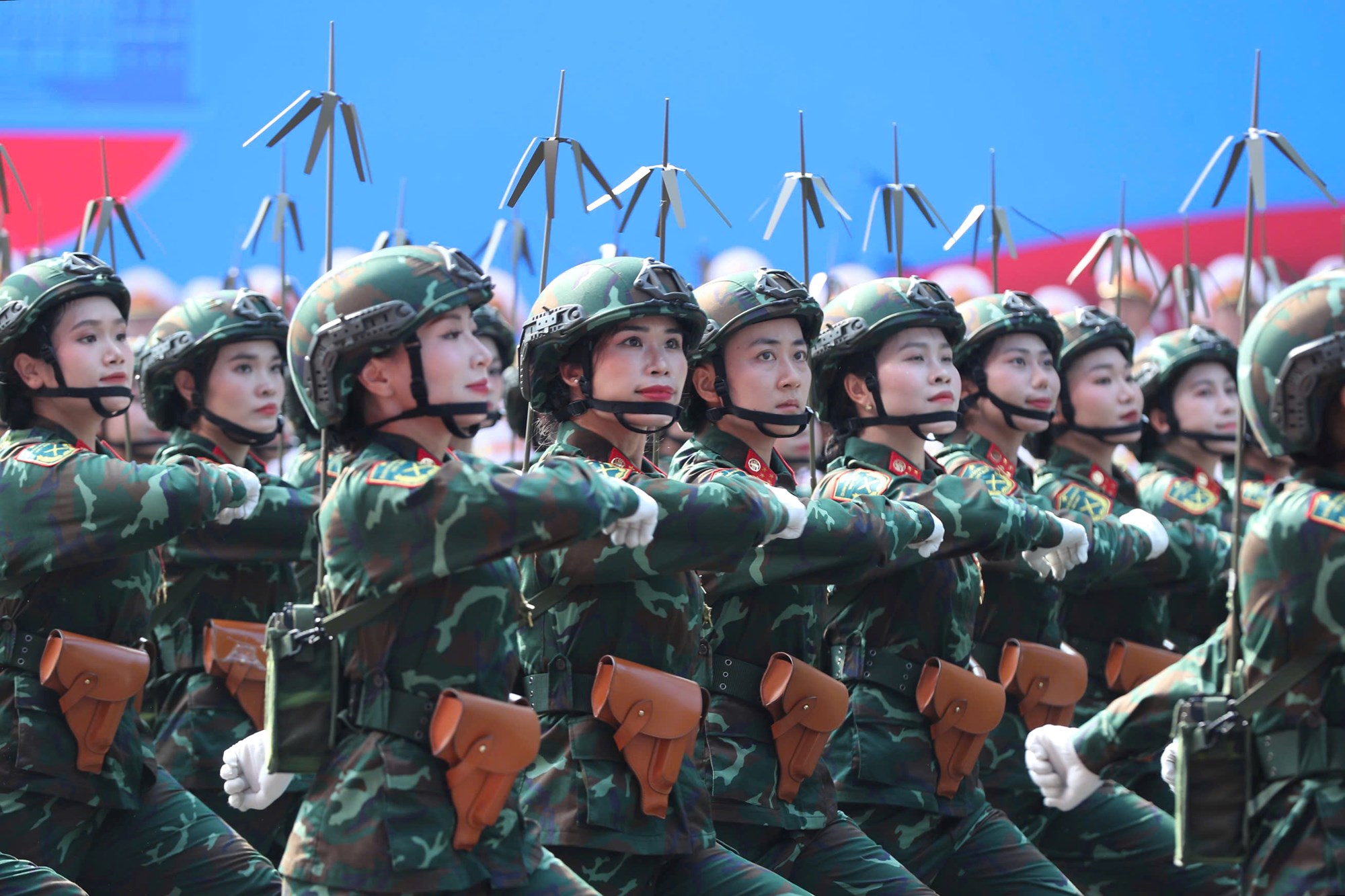 Những Câu Chuyện Từ Hậu Trường