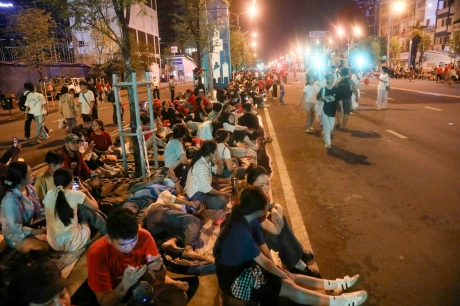 Khung Cảnh và Không Khí Trước Sự Kiện